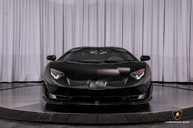 2020 Lamborghini Aventador SVJ image 1