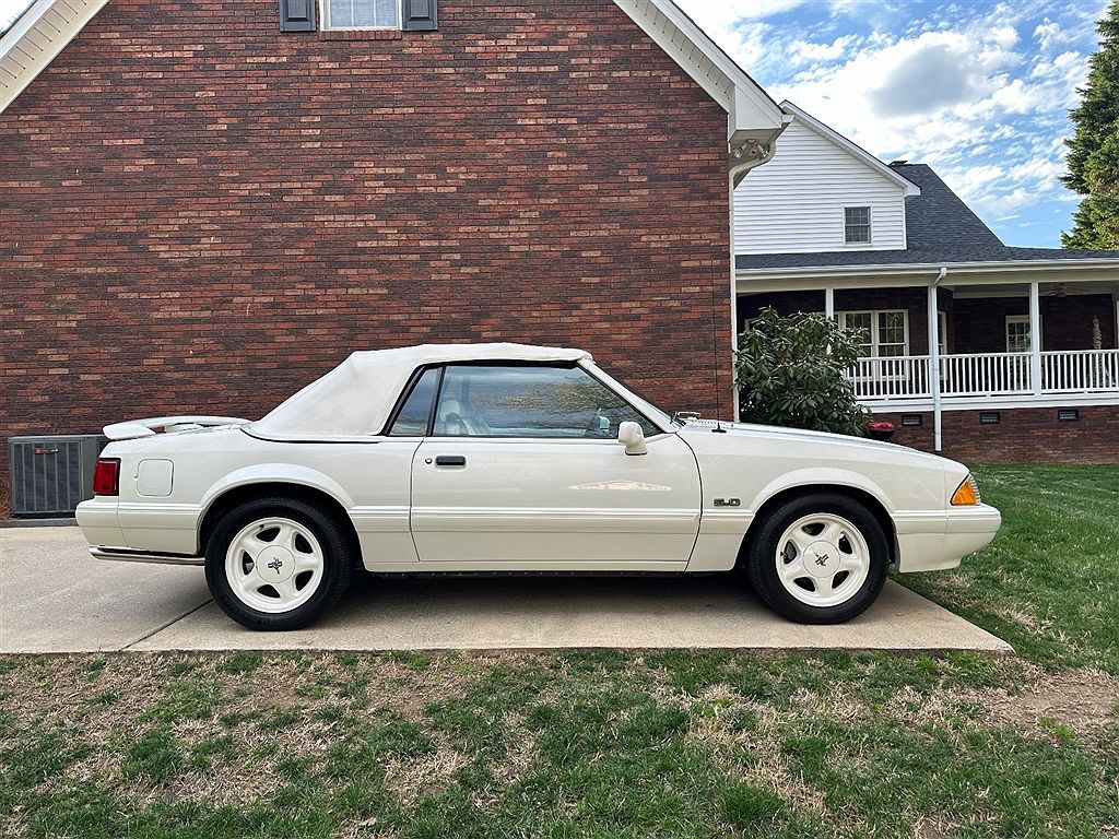 1993 Ford Mustang LX image 25