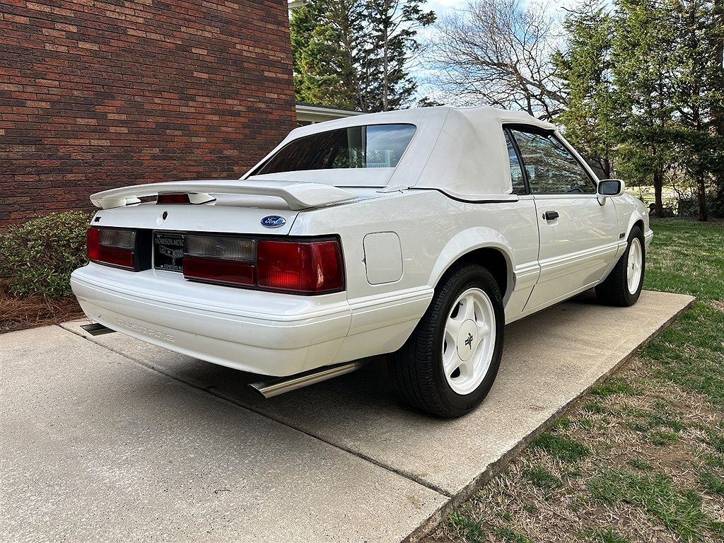 1993 Ford Mustang LX image 28