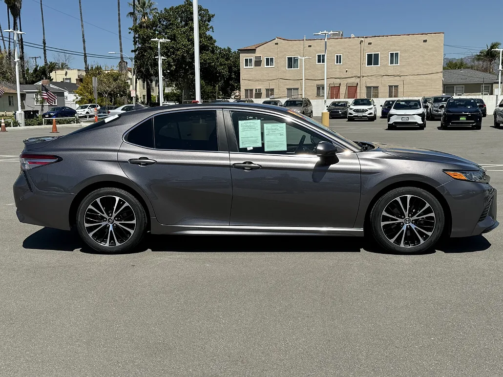 2019 Toyota Camry L image 1
