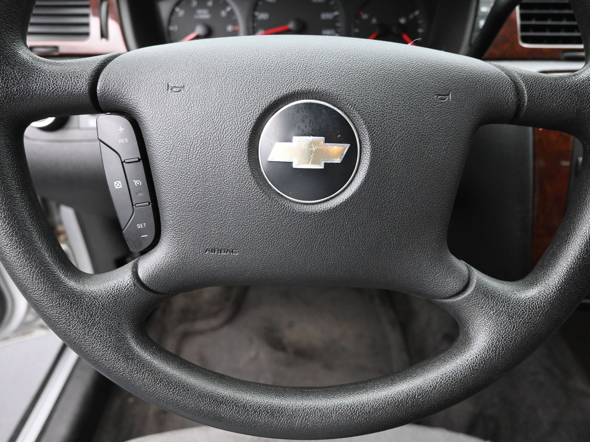 2010 Chevrolet Impala LS image 11