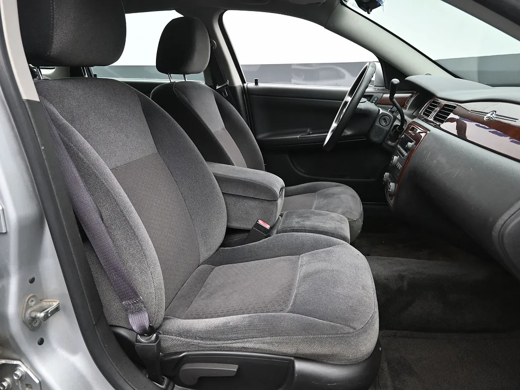 2010 Chevrolet Impala LS image 5