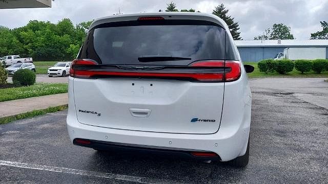 2024 Chrysler Pacifica Select image 5