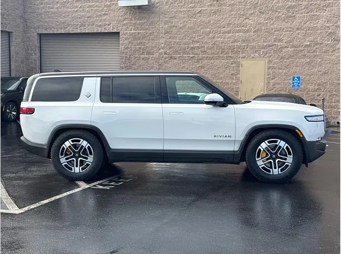 2023 Rivian R1S