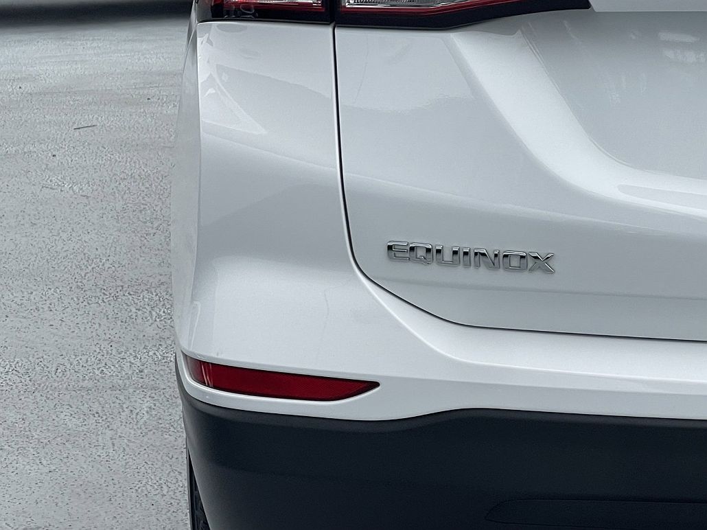 2022 Chevrolet Equinox LS image 4