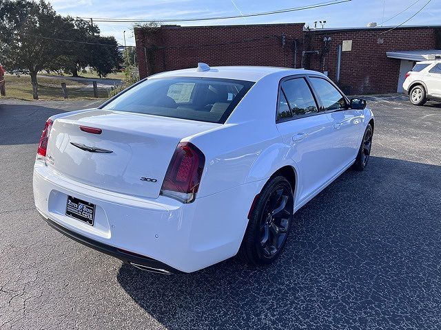 2023 Chrysler 300 Touring image 4