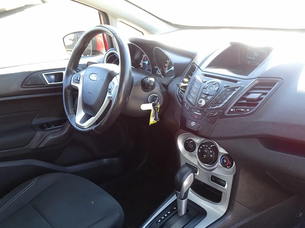 2015 Ford Fiesta SE image 5