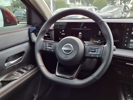 2025 Nissan Kicks SR photo 11