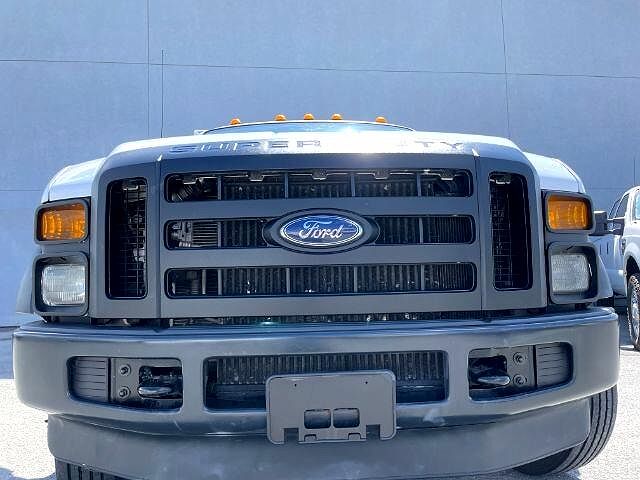 2008 Ford F-550 null image 3