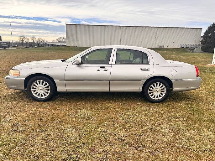 2004 Lincoln Town Car