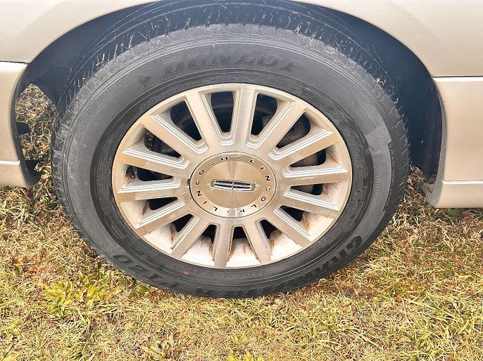 2004 Lincoln Town Car