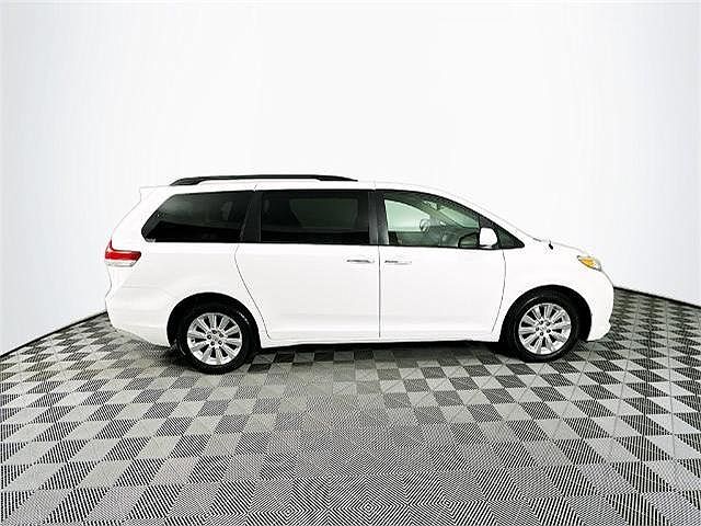 2013 Toyota Sienna Limited image 15