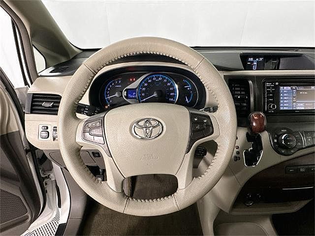 2013 Toyota Sienna Limited image 18