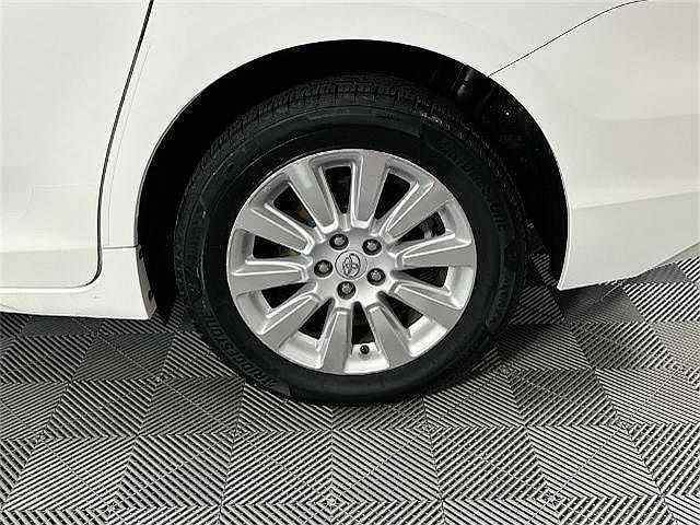 2013 Toyota Sienna Limited image 30