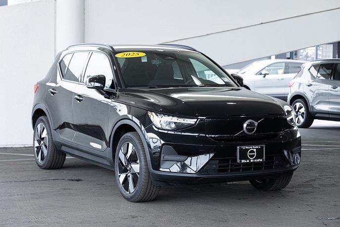 2025 Volvo EX40