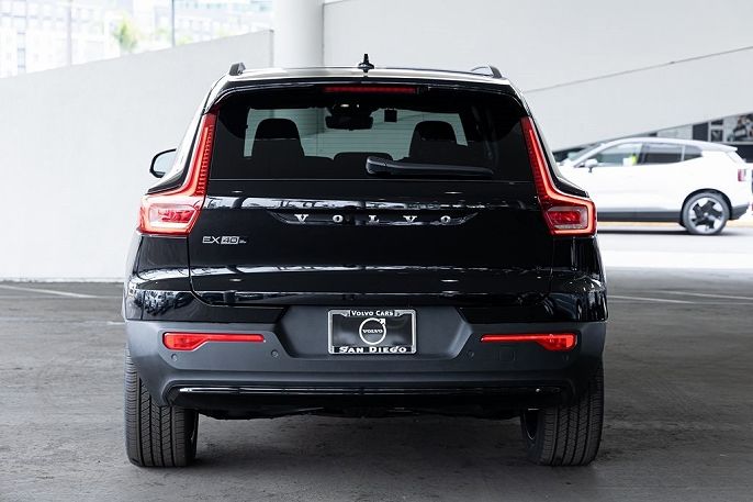 2025 Volvo EX40