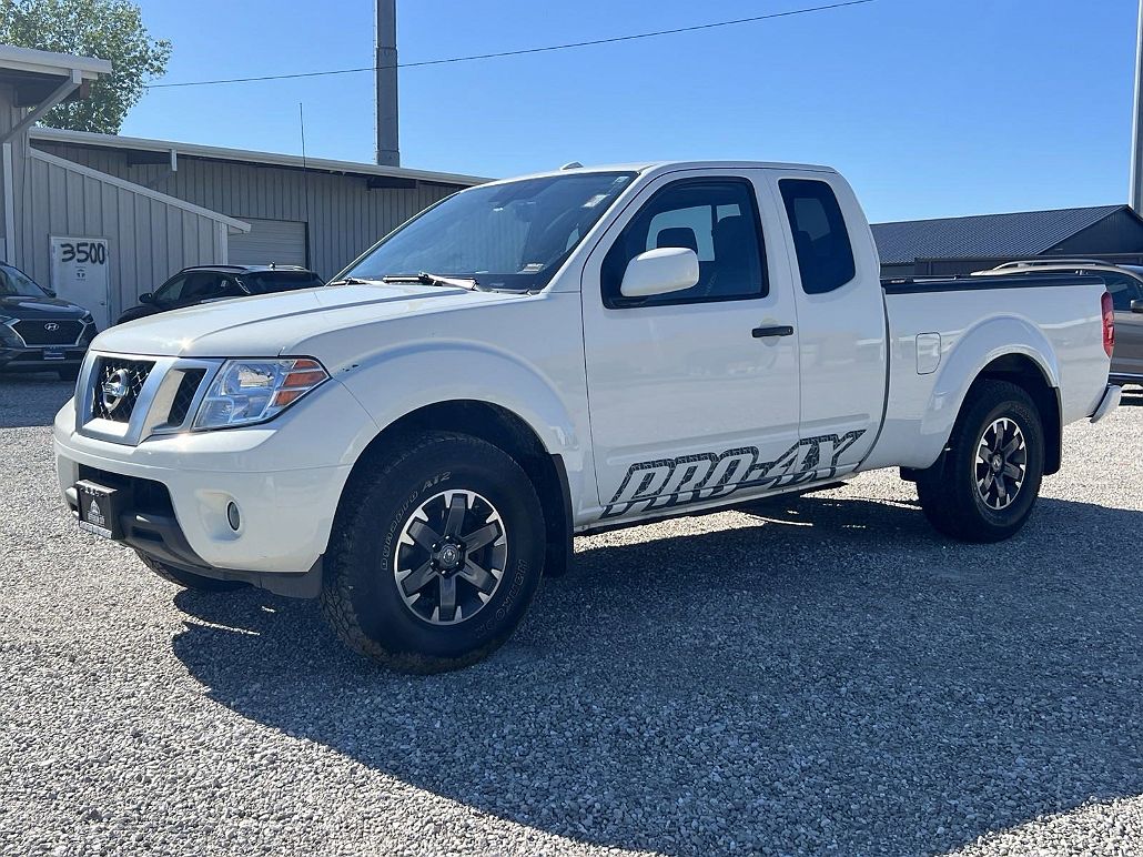 2018 Nissan Frontier PRO-4X image 2