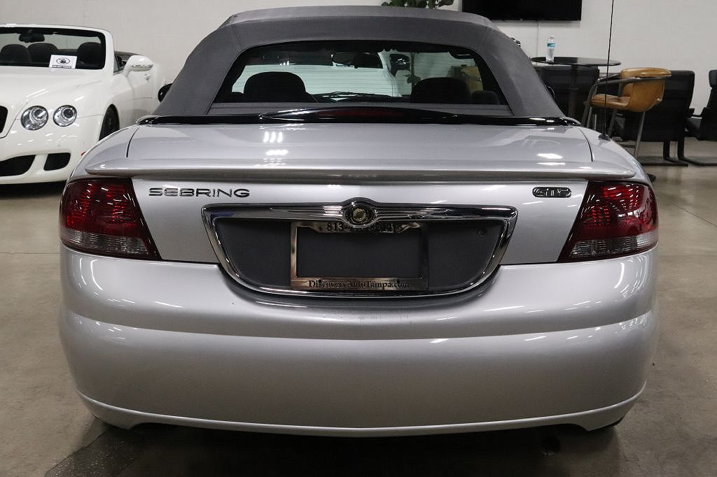 2005 Chrysler Sebring GTC image 3