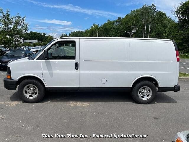 2006 Chevrolet Express 1500 image 2