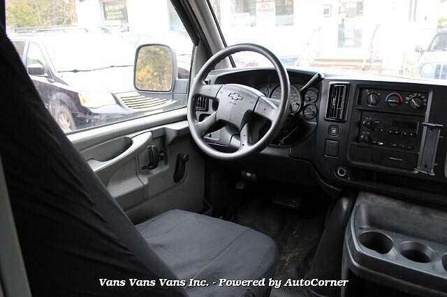 2006 Chevrolet Express 1500 image 30