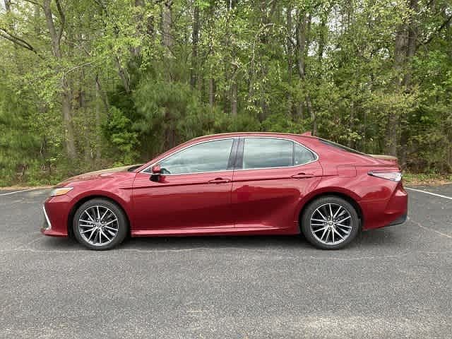 2021 Toyota Camry XLE image 2