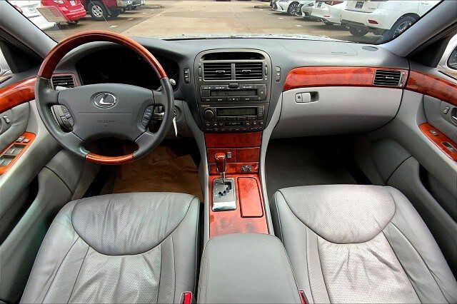 2004 Lexus LS 430 image 14