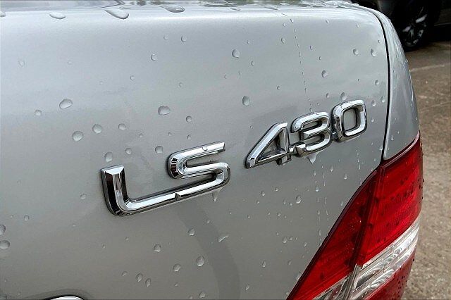 2004 Lexus LS 430 image 28
