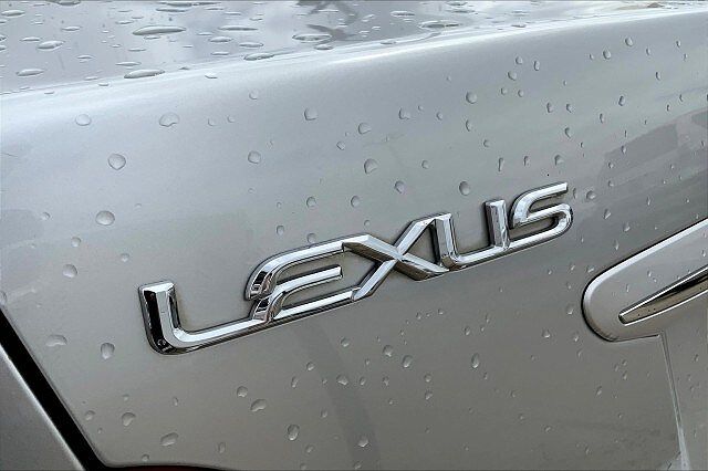 2004 Lexus LS 430 image 8