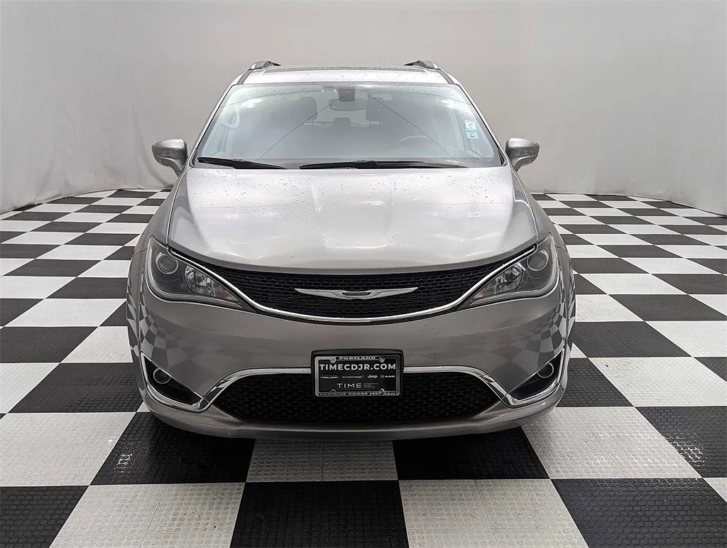 2019 Chrysler Pacifica Touring-L image 1