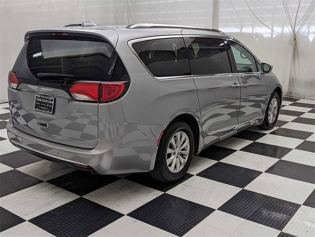 2019 Chrysler Pacifica Touring-L image 5