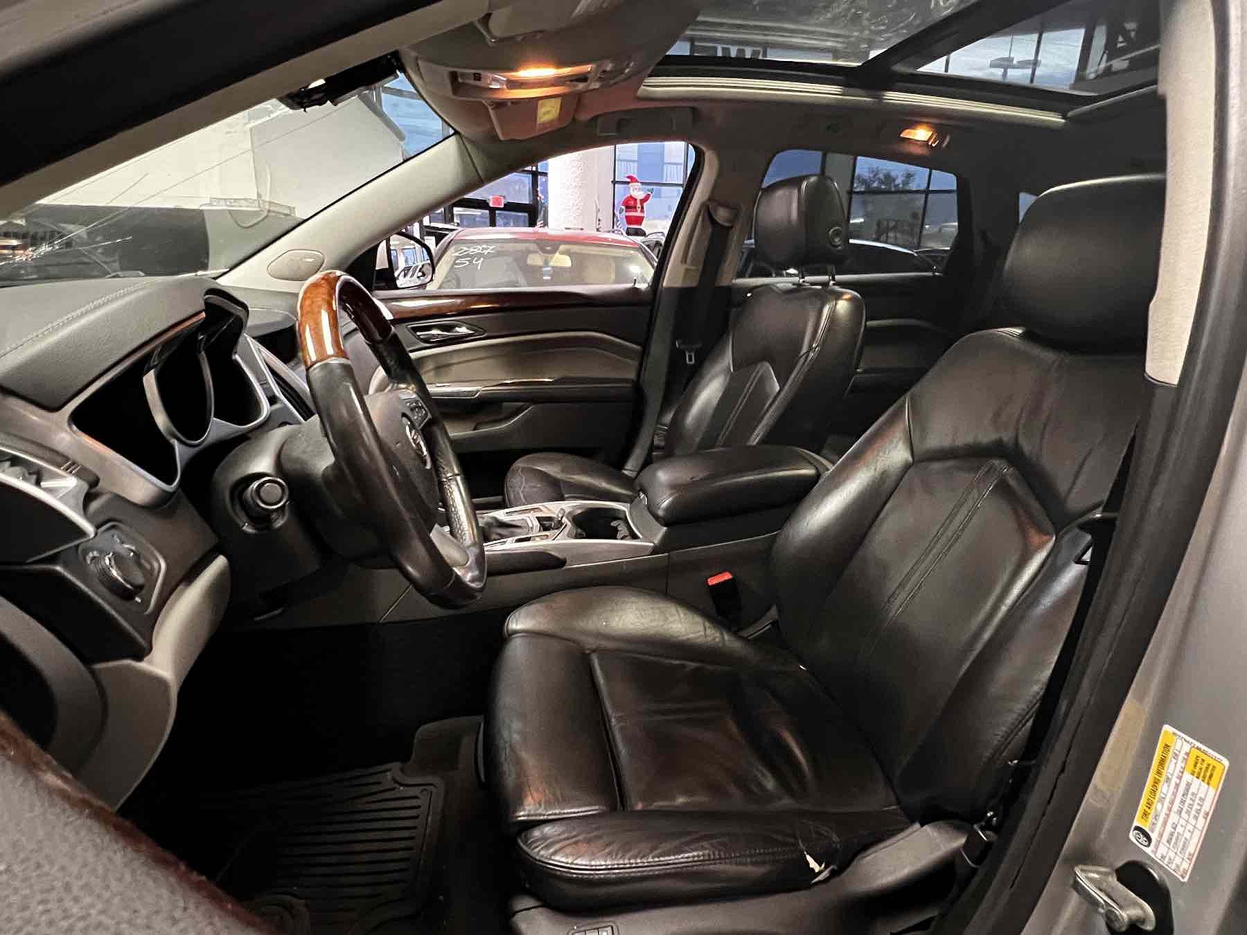 2010 Cadillac SRX Luxury image 6