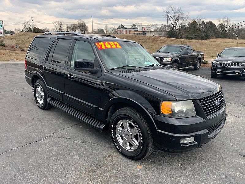 2005 Ford Expedition Limited image 2
