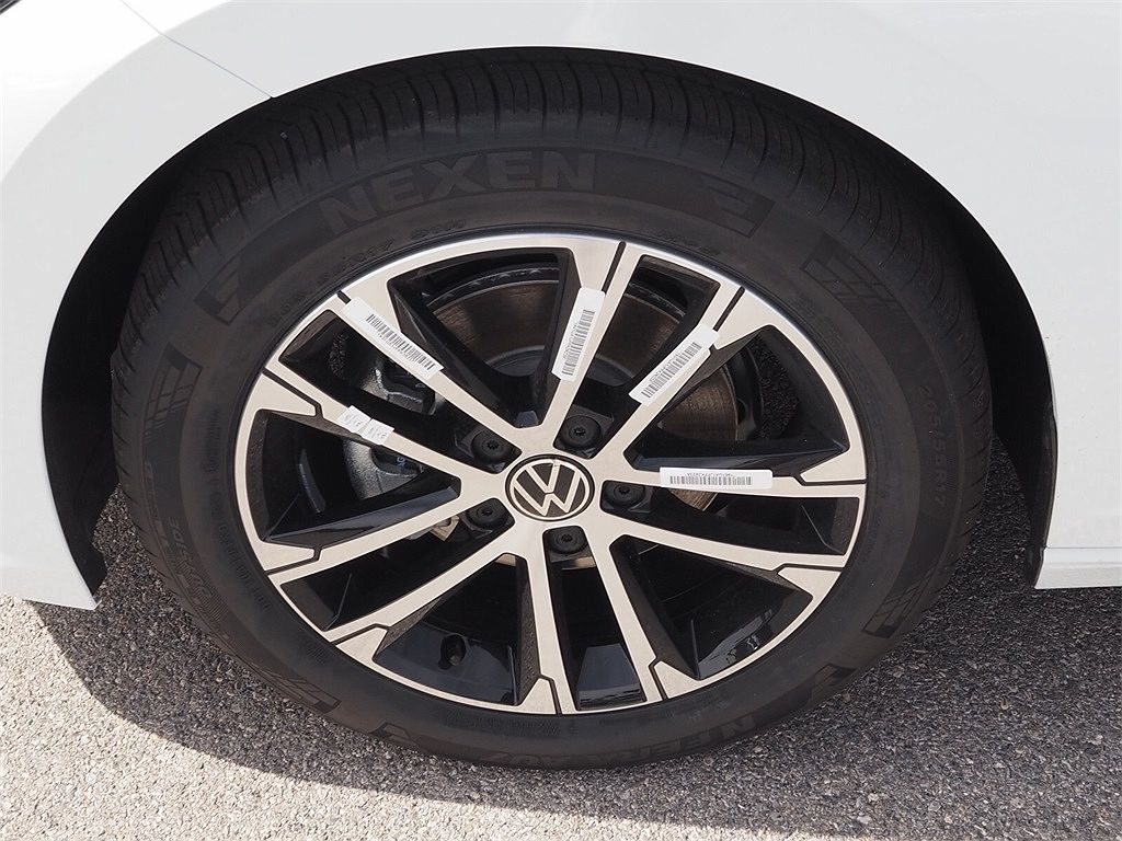 2024 Volkswagen Jetta Sport image 4