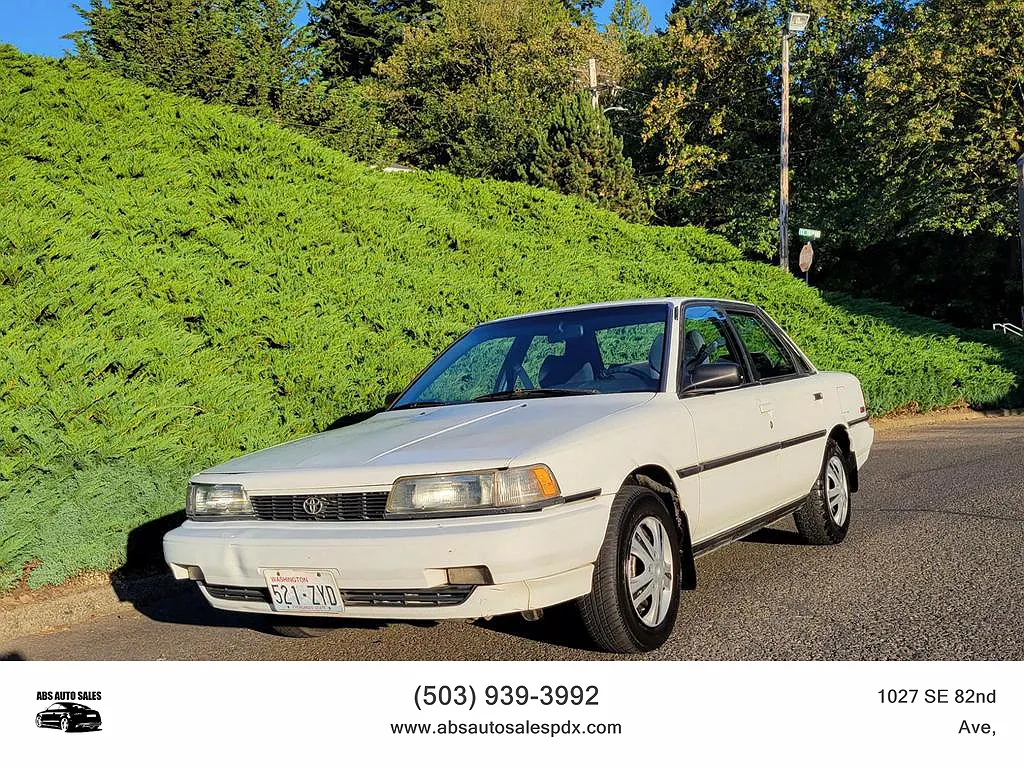 1991 Toyota Camry DLX image 0