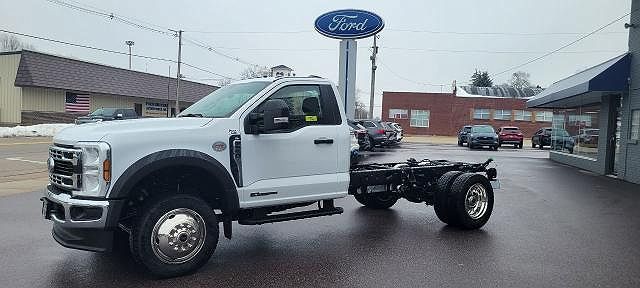 2024 Ford F-550 null image 2