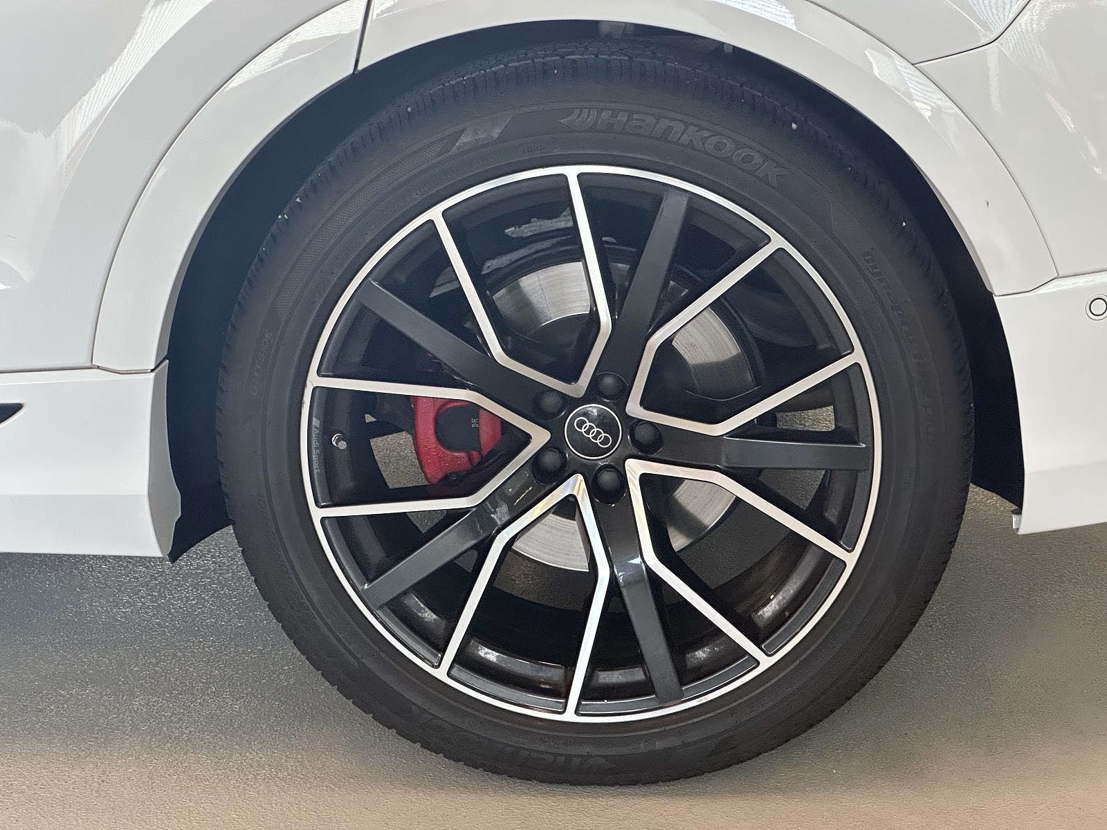 2023 Audi SQ8