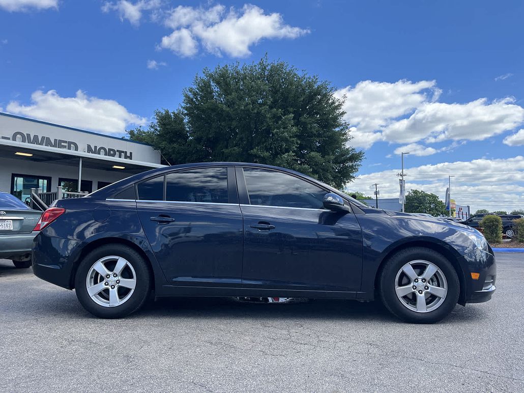 2014 Chevrolet Cruze LT image 2