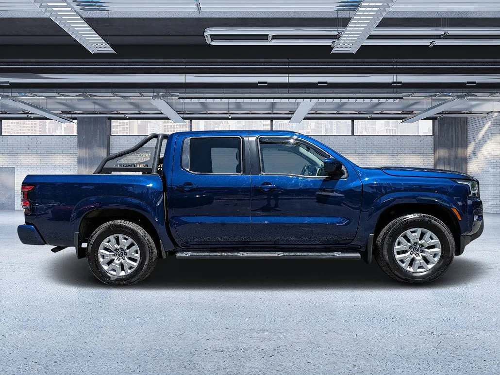 2022 Nissan Frontier SV image 1