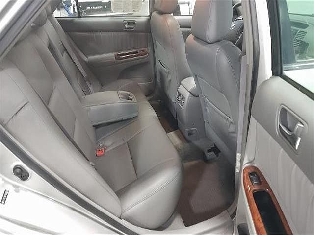 2005 Toyota Camry LE image 10