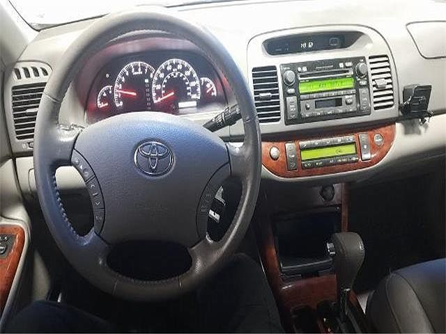 2005 Toyota Camry LE image 14
