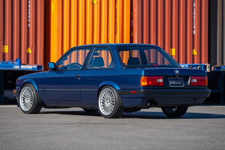 1989 BMW 3 Series 325is image 3