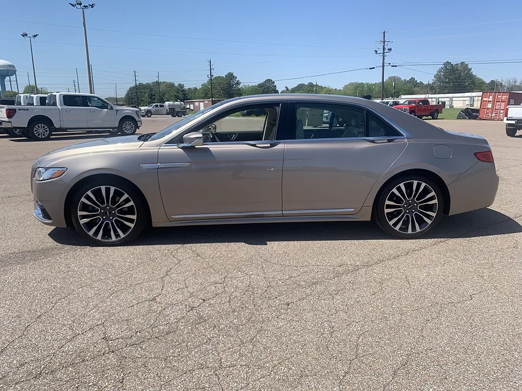 2019 Lincoln Continental Reserve image 3