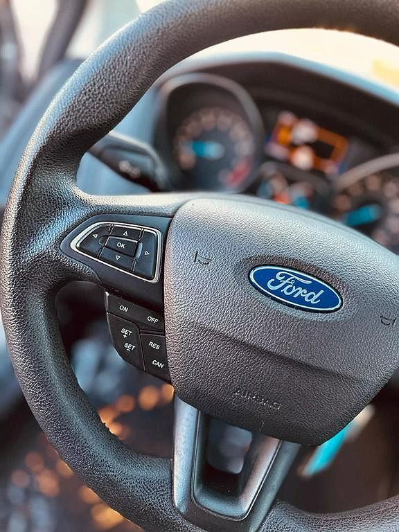 2016 Ford Focus SE image 23