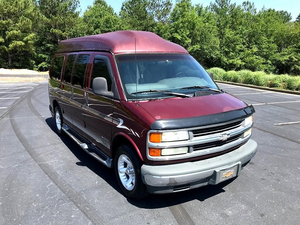2002 Chevrolet Express 1500 image 0