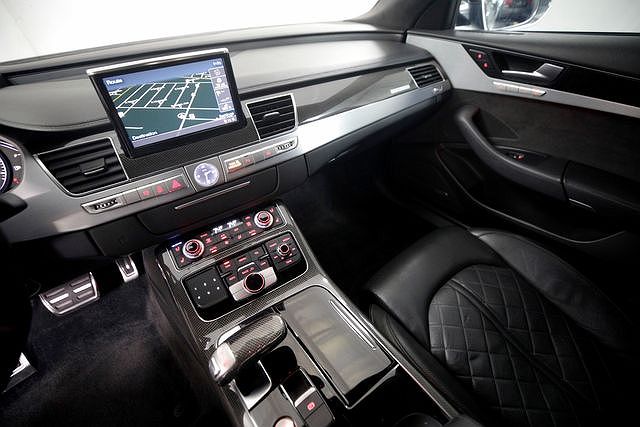 2015 Audi S8 null image 9