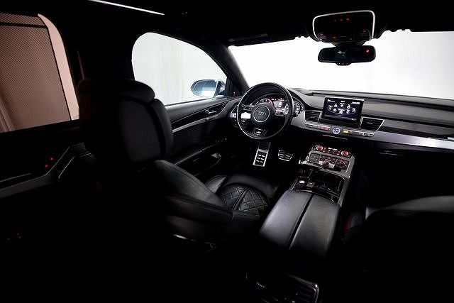 2015 Audi S8 null image 46