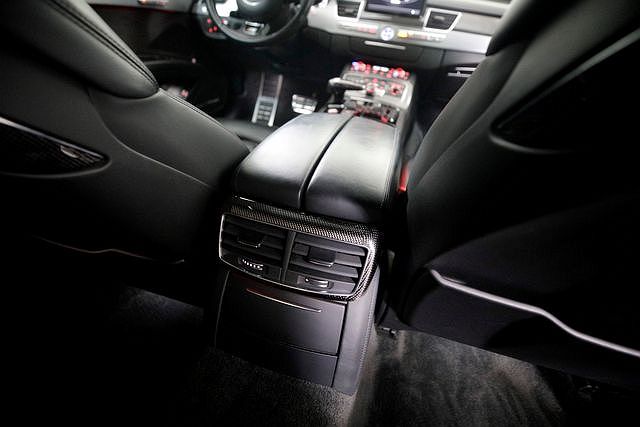 2015 Audi S8 null image 47