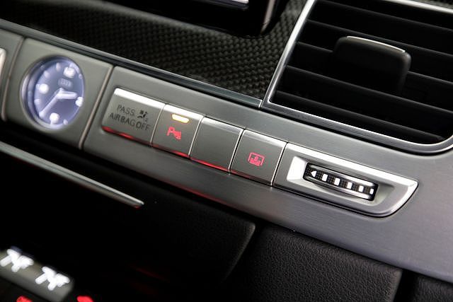 2015 Audi S8 null image 50