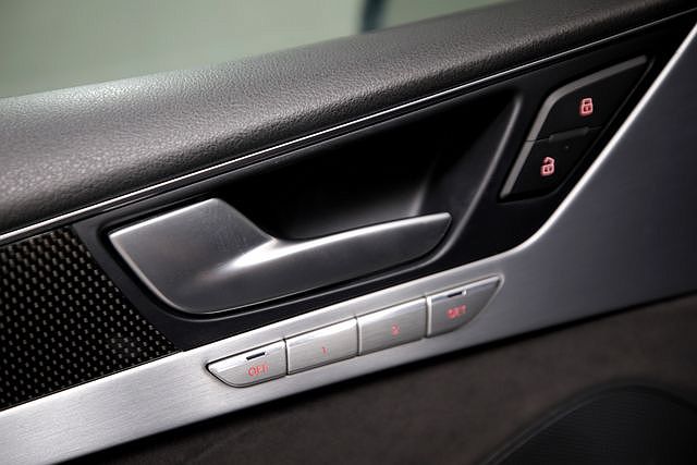 2015 Audi S8 null image 53