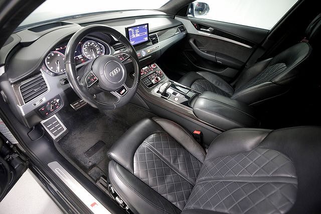 2015 Audi S8 null image 5